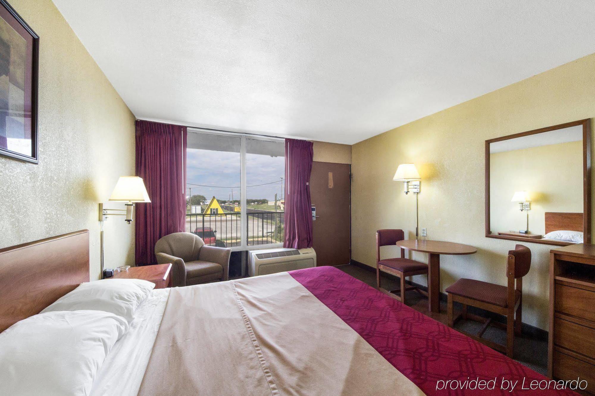 Executive Inn Кингсвил Екстериор снимка